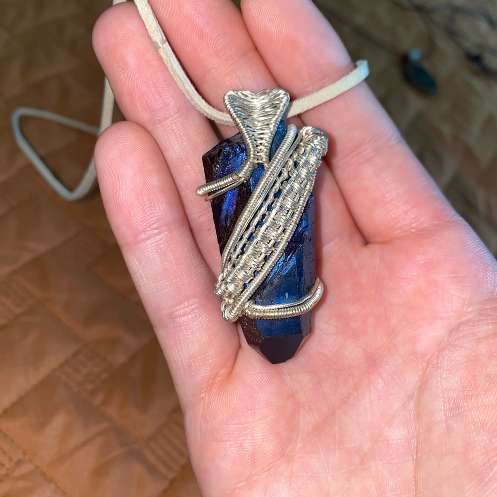 Elegant Blue Crystal Pendant Necklace